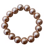Plastik armbånd - med perler, Karmen - kaffelatte perlemor